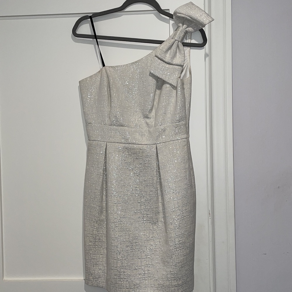 Laundry by Shelli Segal Los Angeles one shoulder bow detail dress